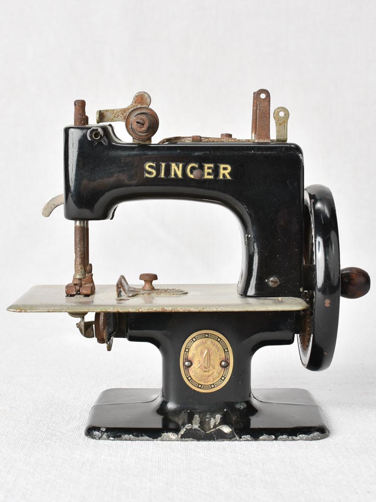 Rare antique Singer sewing machine toy - miniature 6¾"