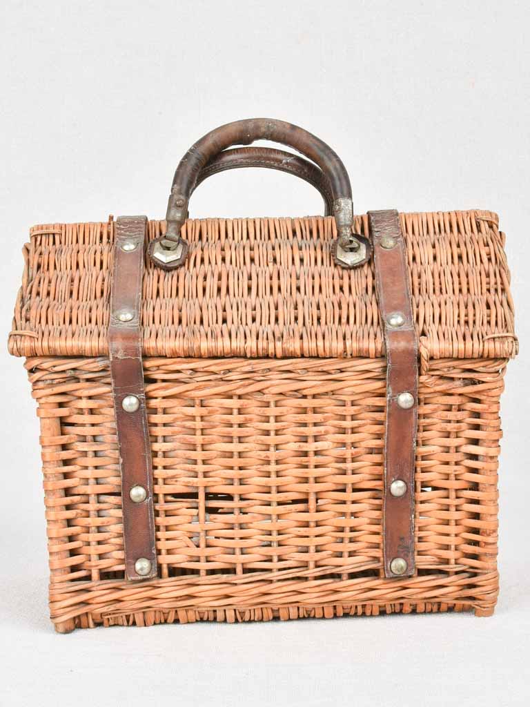 Small school lunch wicker basket - peaked