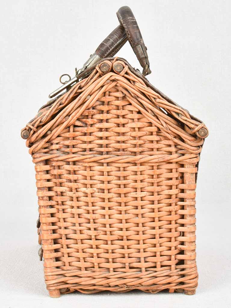 Small school lunch wicker basket - peaked