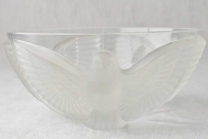 Crystal bowl with three doves
