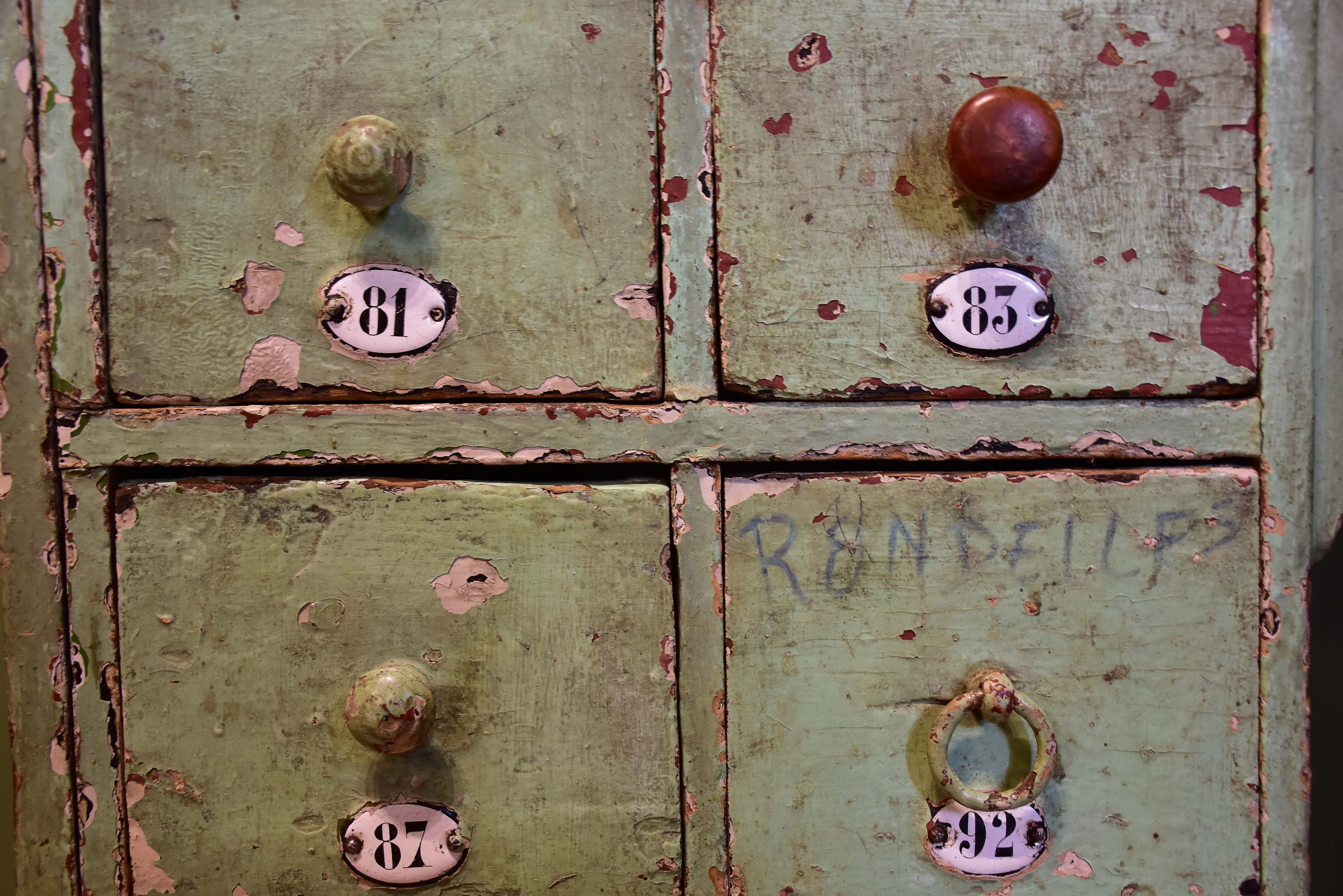 Set of small merchant's drawers with green patina