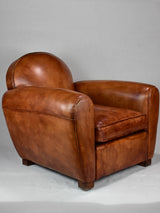 Atmosphere-enhancing vintage leather armchairs
