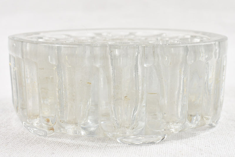 Classic vase accessory in clear glass
