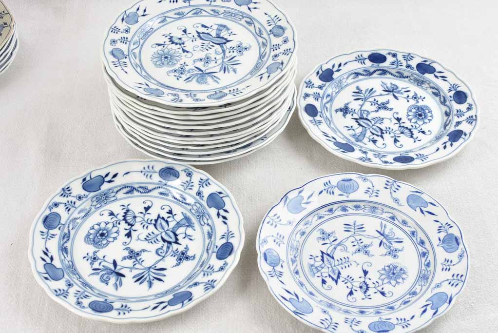 Hand-painted white Meissen-Oignon plates