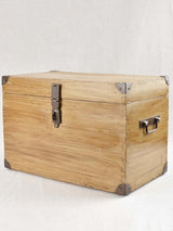 Cabinet maker's wooden chest 20½"