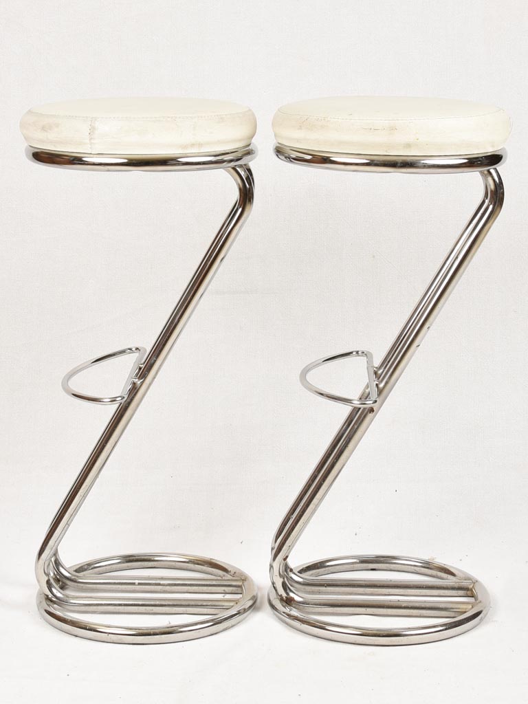 Bar stools with comfortable footrests