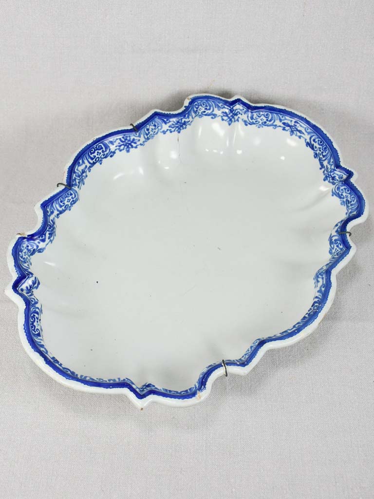 Louis XIV Moustiers faience oval platter with undulating edge - blue and white 12½" x 17"