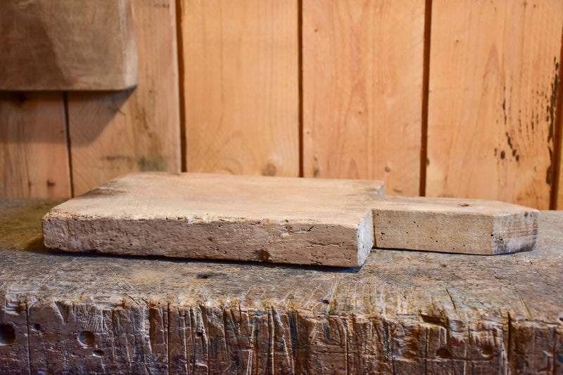 Small cutting board with pointed handle