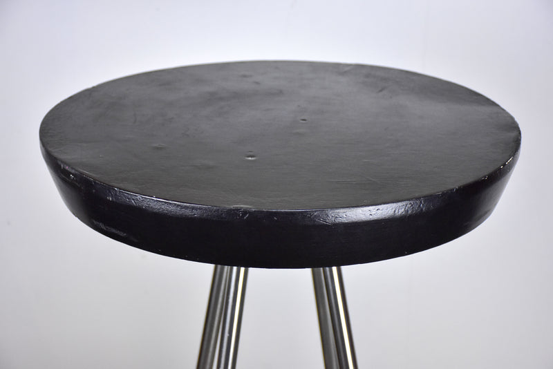 Seat with round footrest high bar table