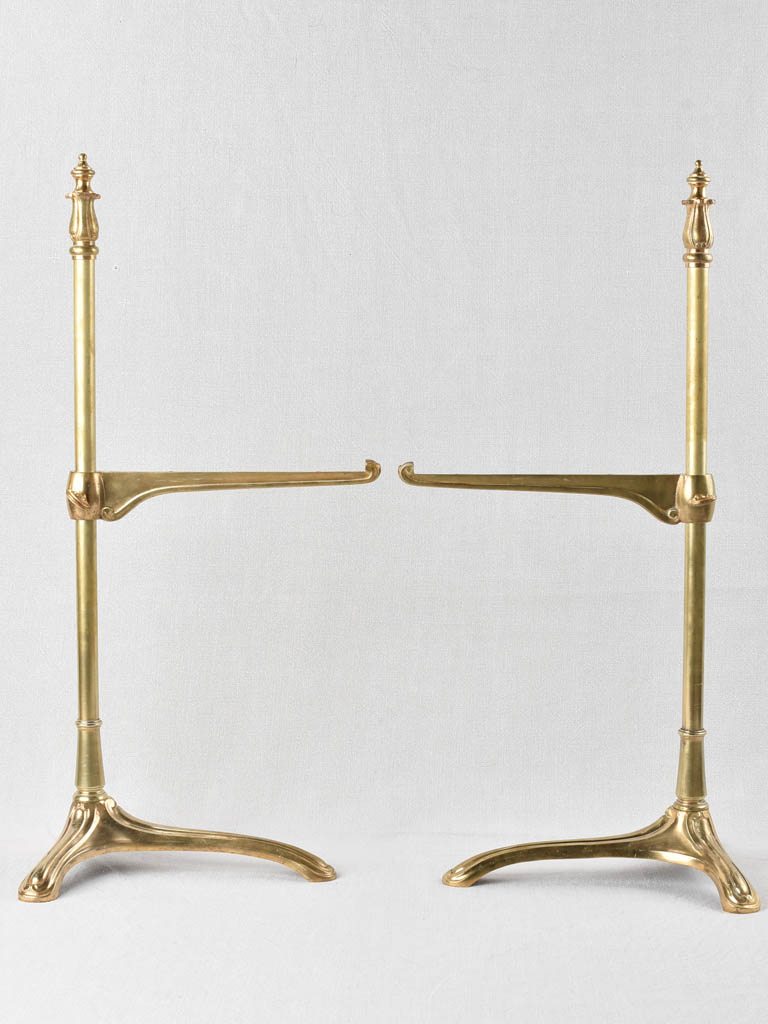 Pair of adjustable presentation stands - Seigel 29¼"