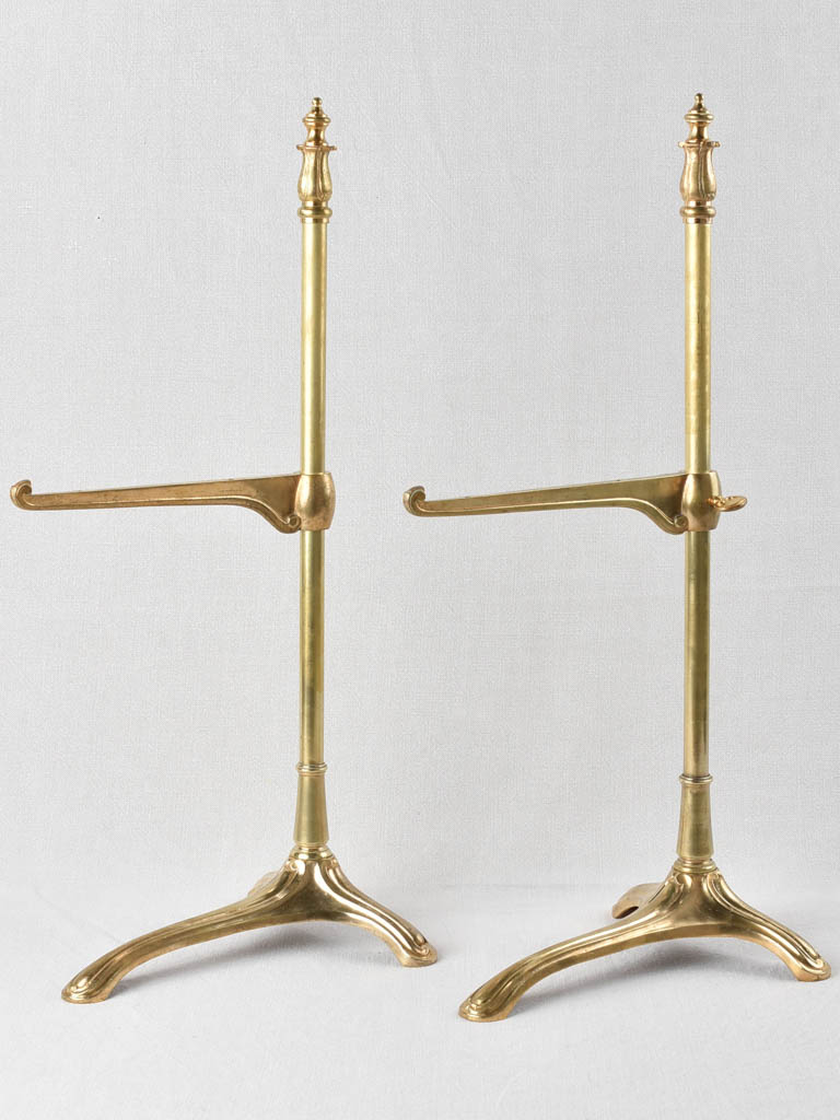 Pair of adjustable presentation stands - Seigel 29¼"