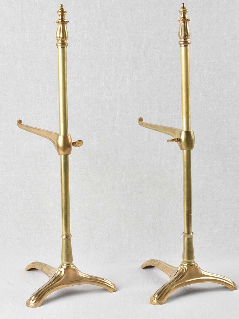 Pair of adjustable presentation stands - Seigel 29¼"