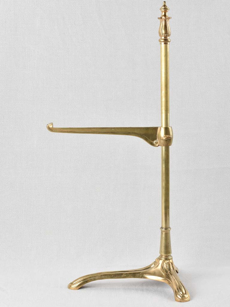 Pair of adjustable presentation stands - Seigel 29¼"