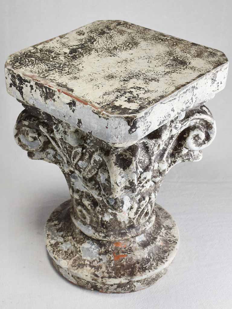 Early 20th-century Corinthian capital pedestal 16¼"