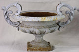 ONE cast iron Medici urn with gray painted finish 17¾"