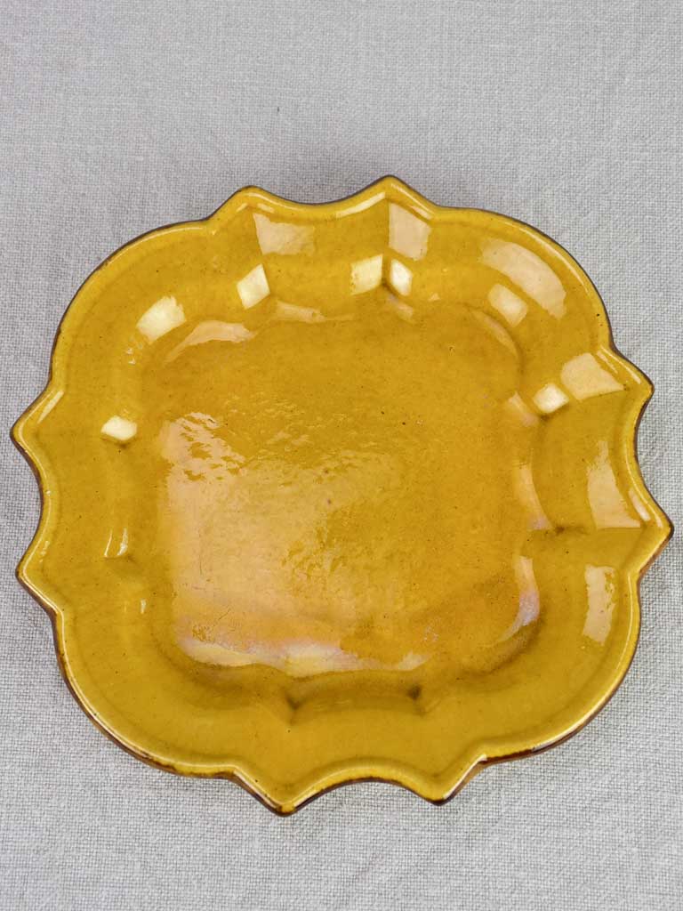 Set of 8 pretty dessert plates with scalloped edge and yellow / orange glaze - 1960 - 8"