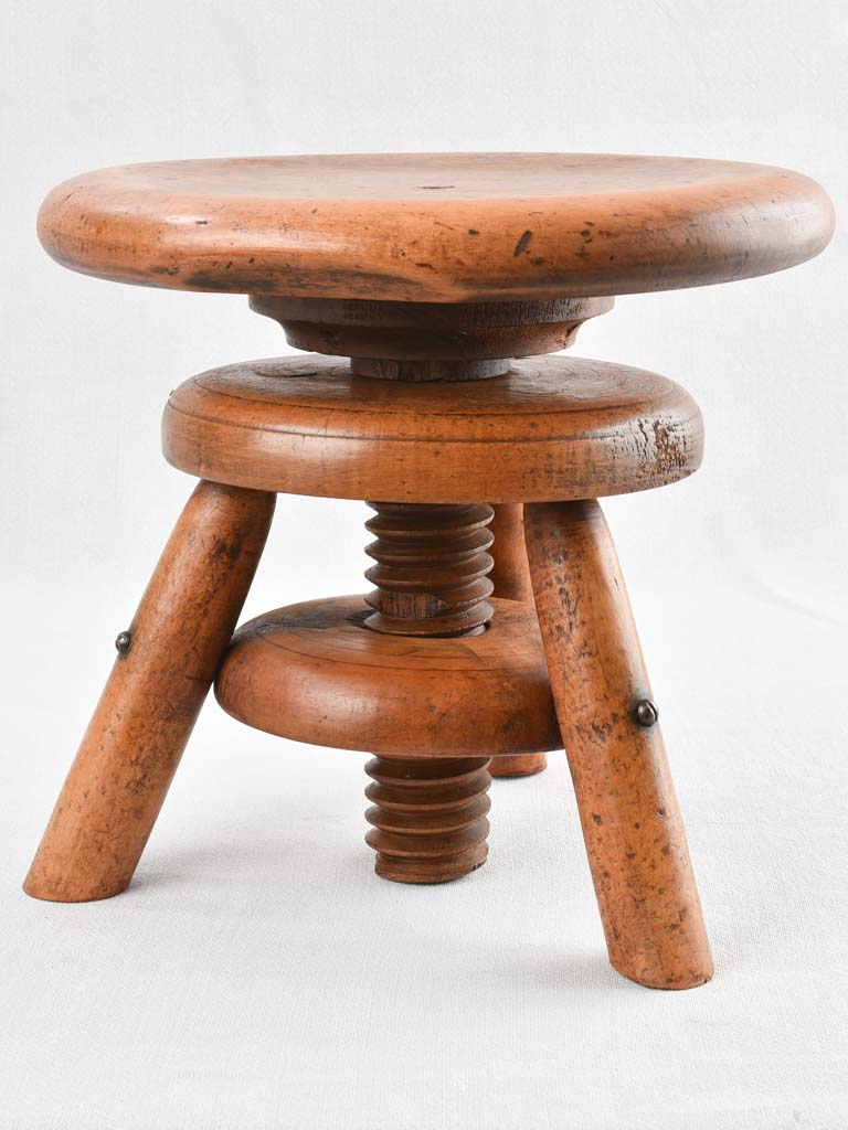 Corkscrew atelier stool 4/4