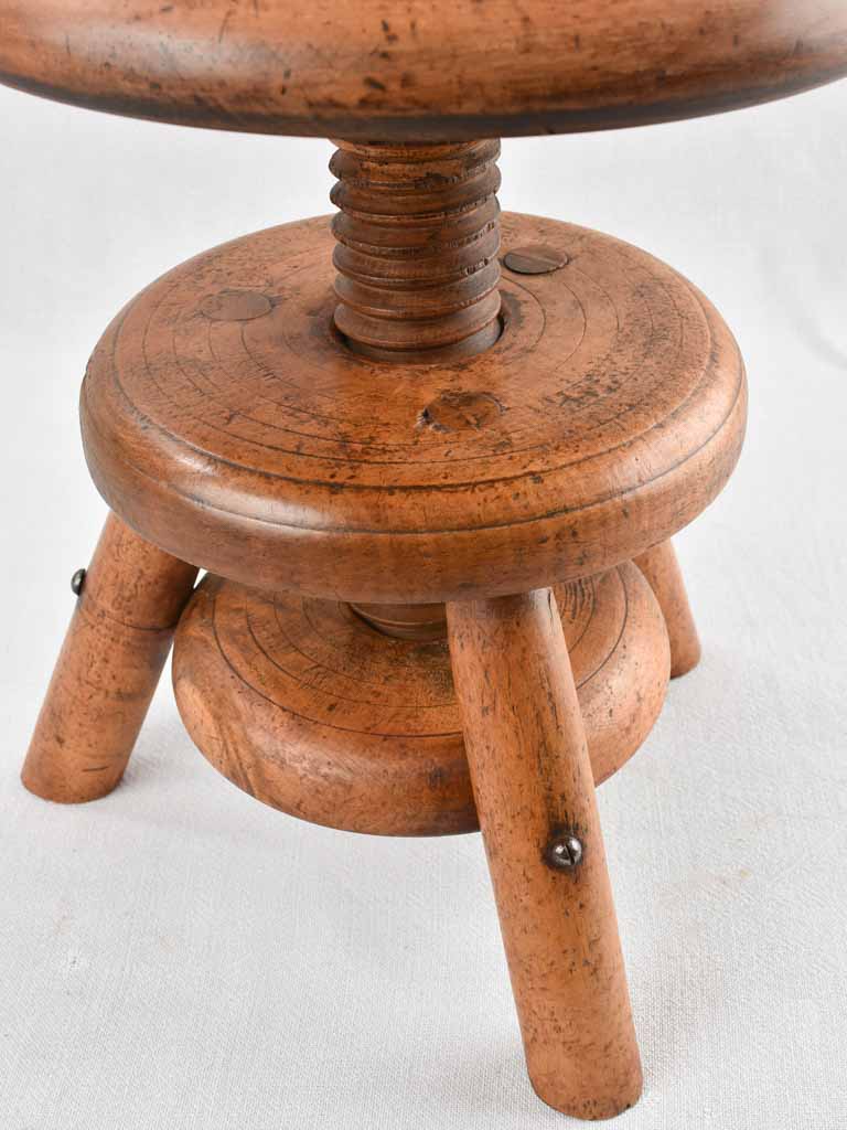 Corkscrew atelier stool 4/4