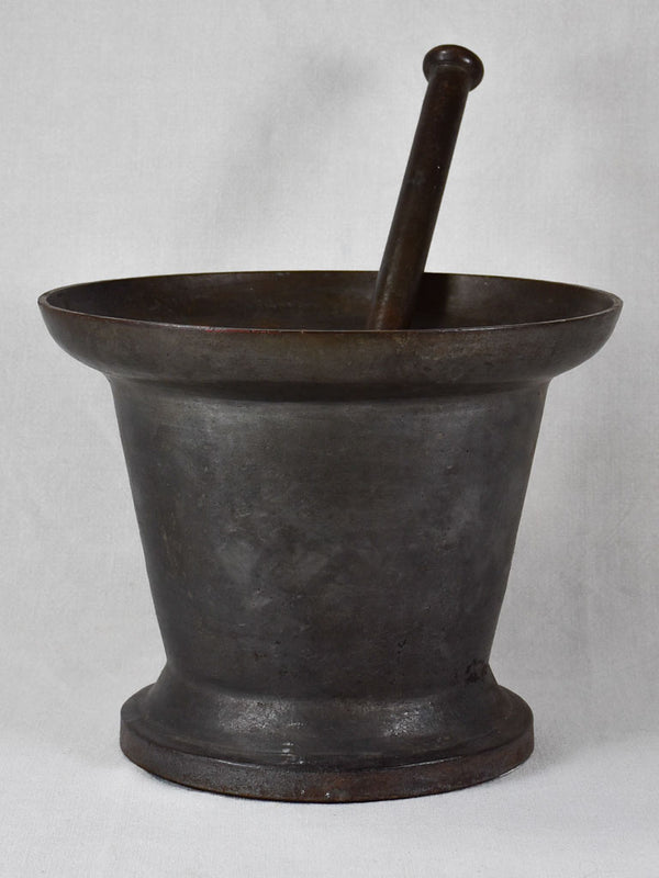Very large cast iron mortar and pestle from the 1900s 15¾"