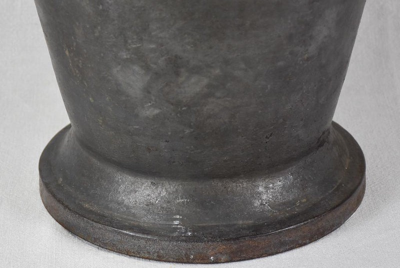 Very large cast iron mortar and pestle from the 1900s 15¾"