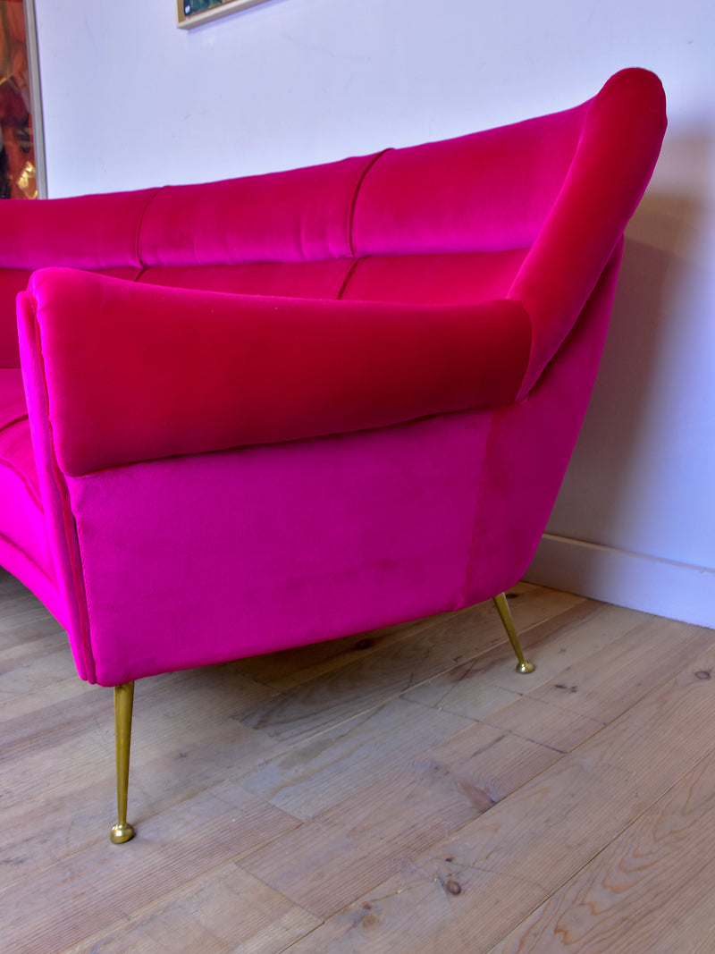 Vintage Italian sofa from the 1950's with fuchsia velvet upholstery