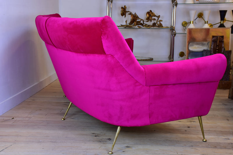 Vintage Italian sofa from the 1950's with fuchsia velvet upholstery