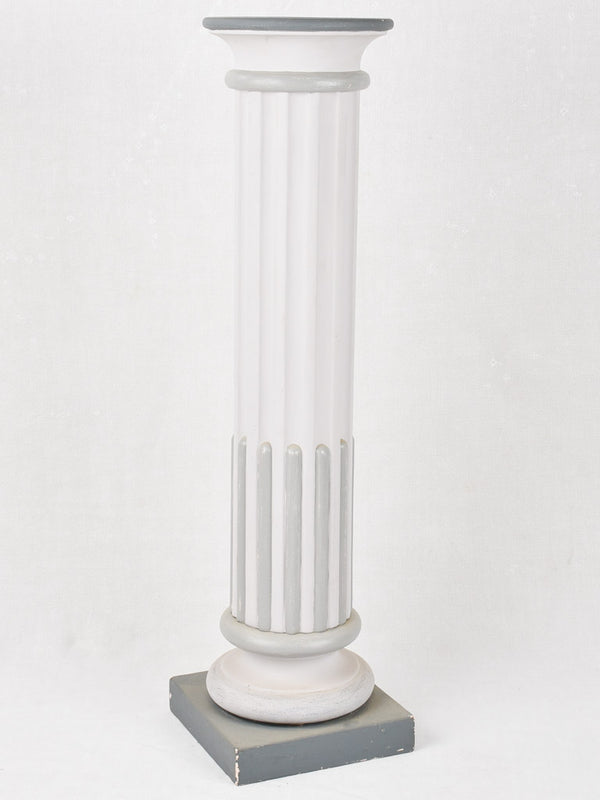 Vintage presentation pedestal 43¼"