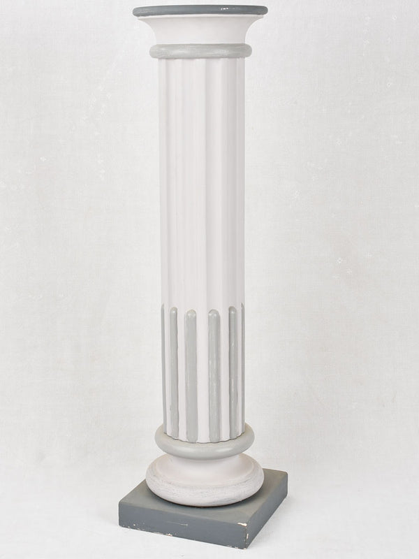 Vintage presentation pedestal 43¼"