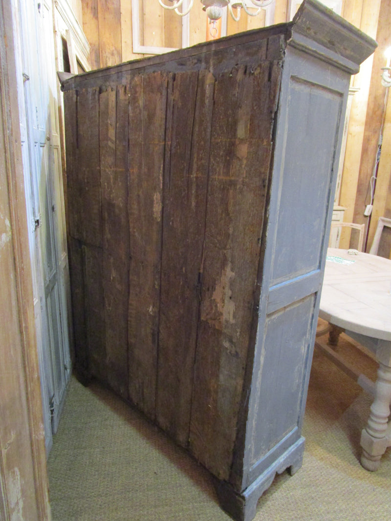 Early 18th century french oak voyage armoire patina