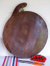 Large round French carving board - walnut