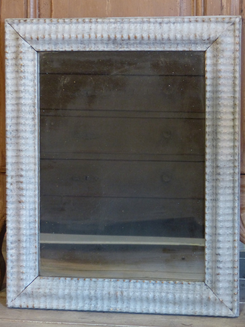 Rectangular mirror with rippled frame