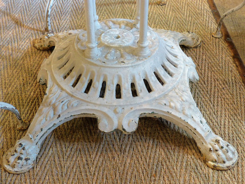 Round French garden table with 4 chairs – 1920’s