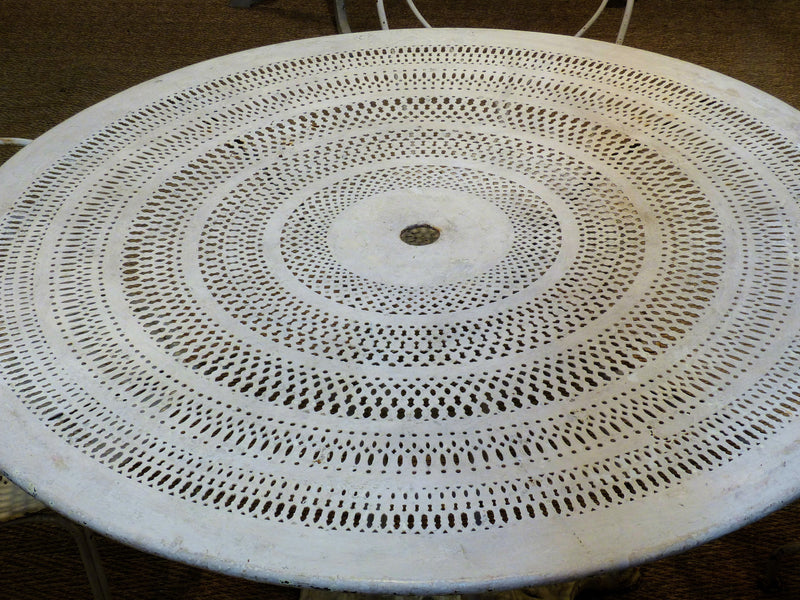 Round French garden table with 4 chairs – 1920’s