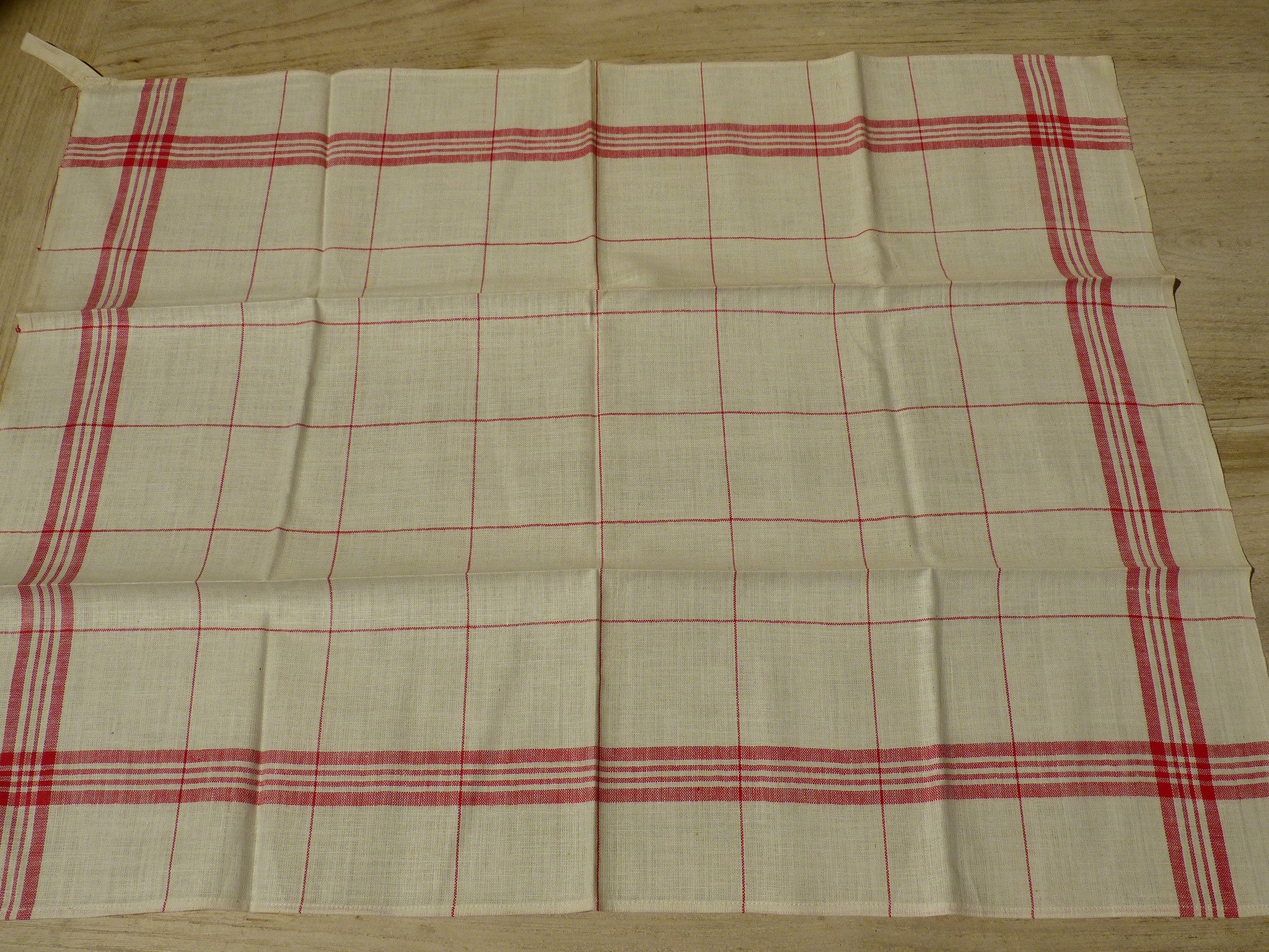 Set of 4 red checked fine linen tea towels
