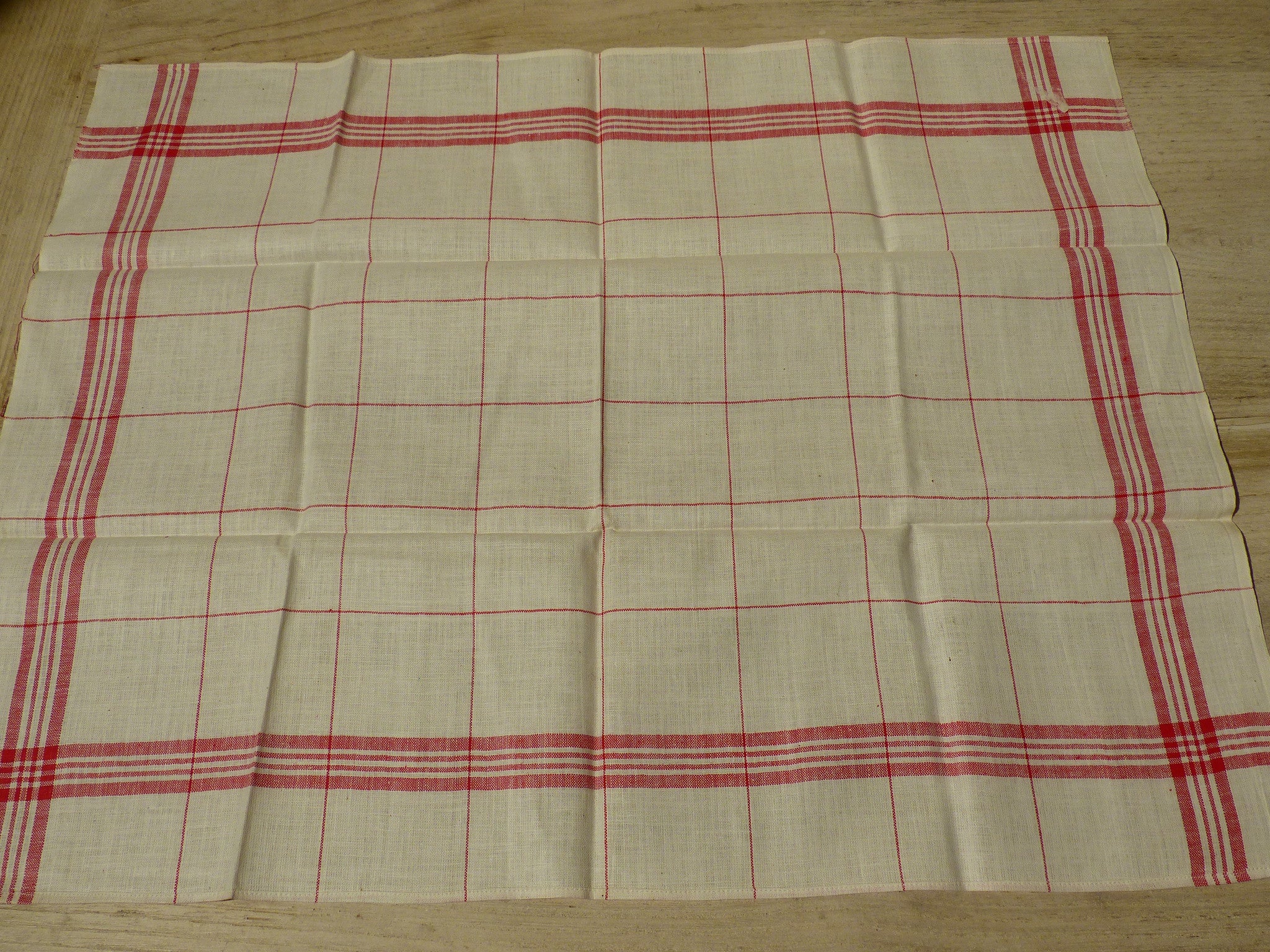 Set of 4 red checked fine linen tea towels