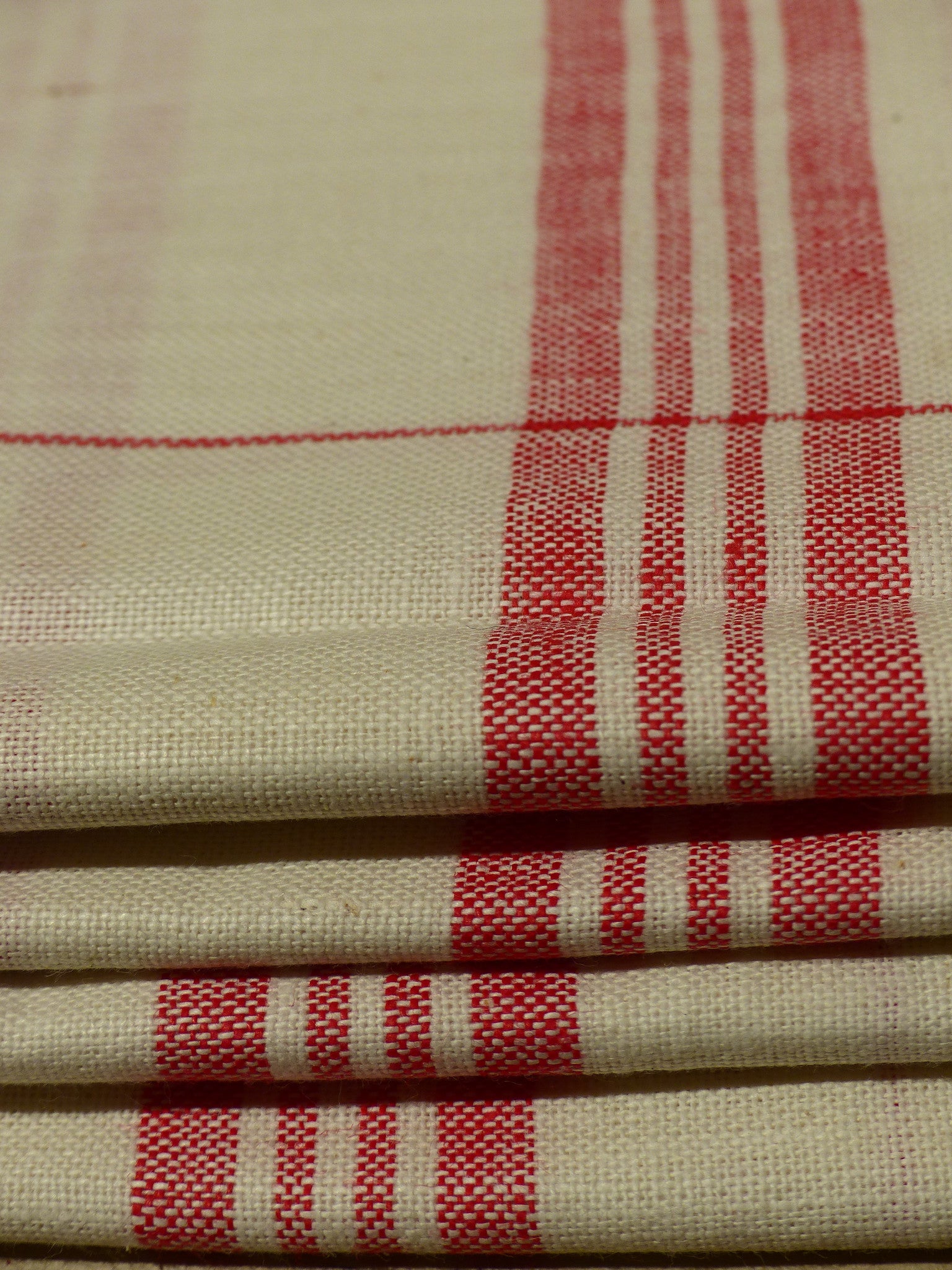 Set of 4 red checked fine linen tea towels